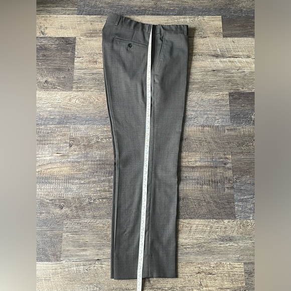 Kenneth Cole Men’s Two Button Charcoal Gray Suit and Slacks, 38R/32W - Picture 4 of 12